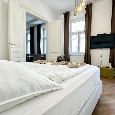 Premium Apartment Located At The Famous Vienna Kutschkermarkt Esterno foto